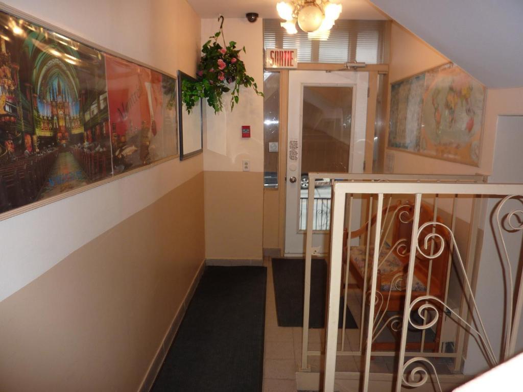 Hotel Viger Монреал Екстериор снимка