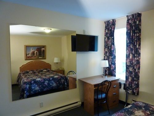 Hotel Viger Монреал Екстериор снимка