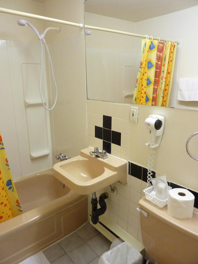 Hotel Viger Монреал Екстериор снимка