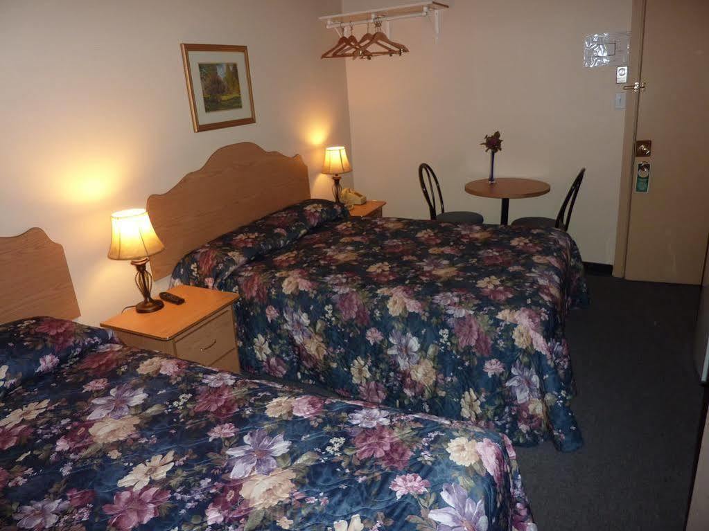 Hotel Viger Монреал Екстериор снимка