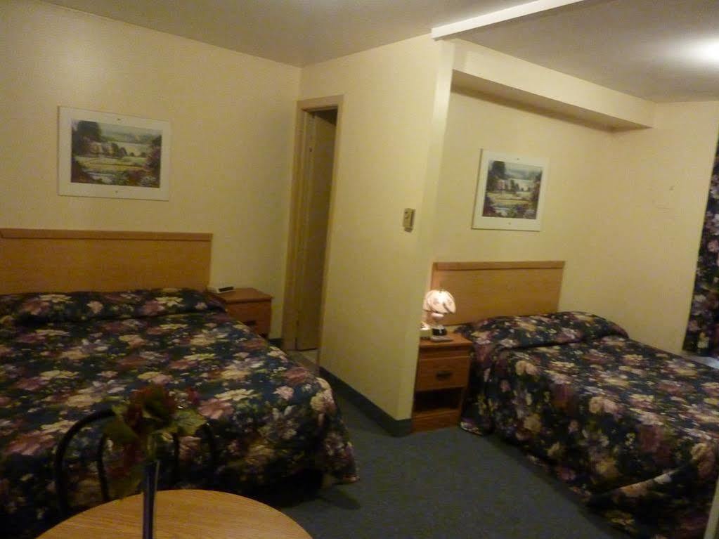 Hotel Viger Монреал Екстериор снимка
