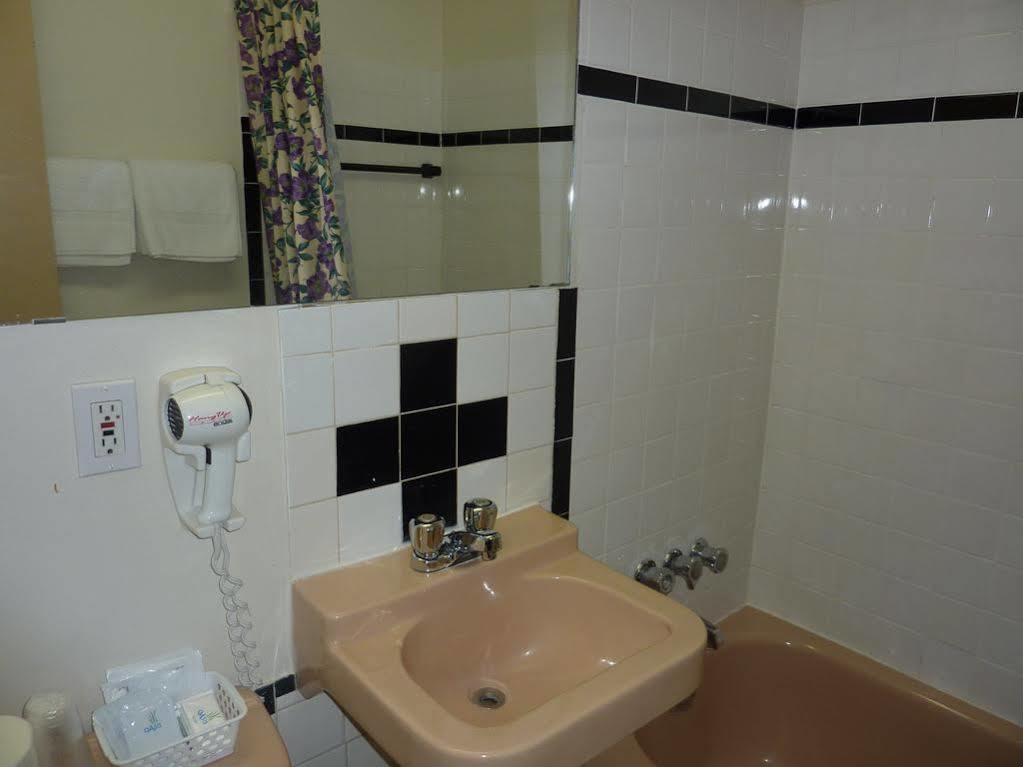 Hotel Viger Монреал Екстериор снимка